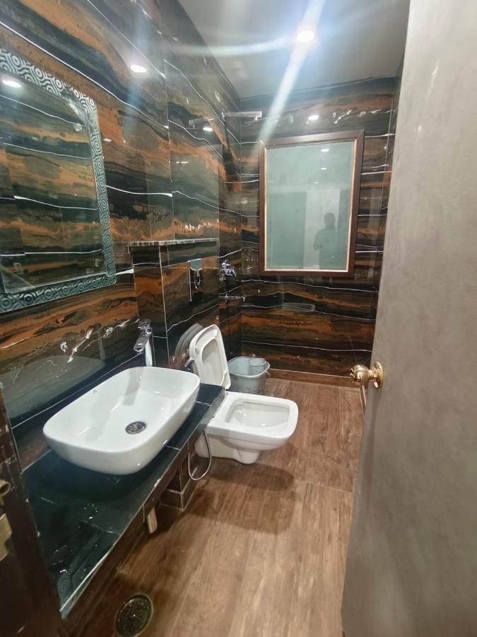 Hotel Red Stone Inn - Near New Delhi Railway Station - Paharganj Екстериор снимка