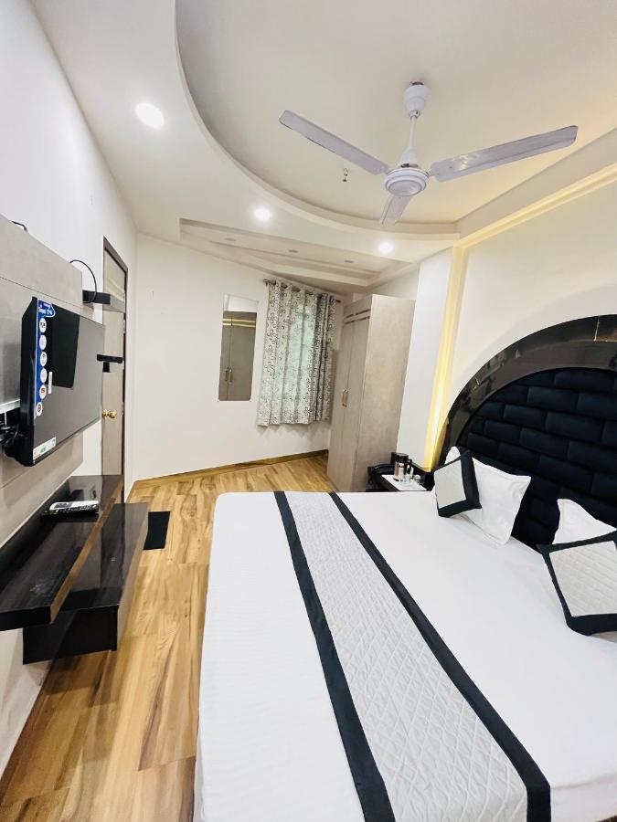 Hotel Red Stone Inn - Near New Delhi Railway Station - Paharganj Екстериор снимка