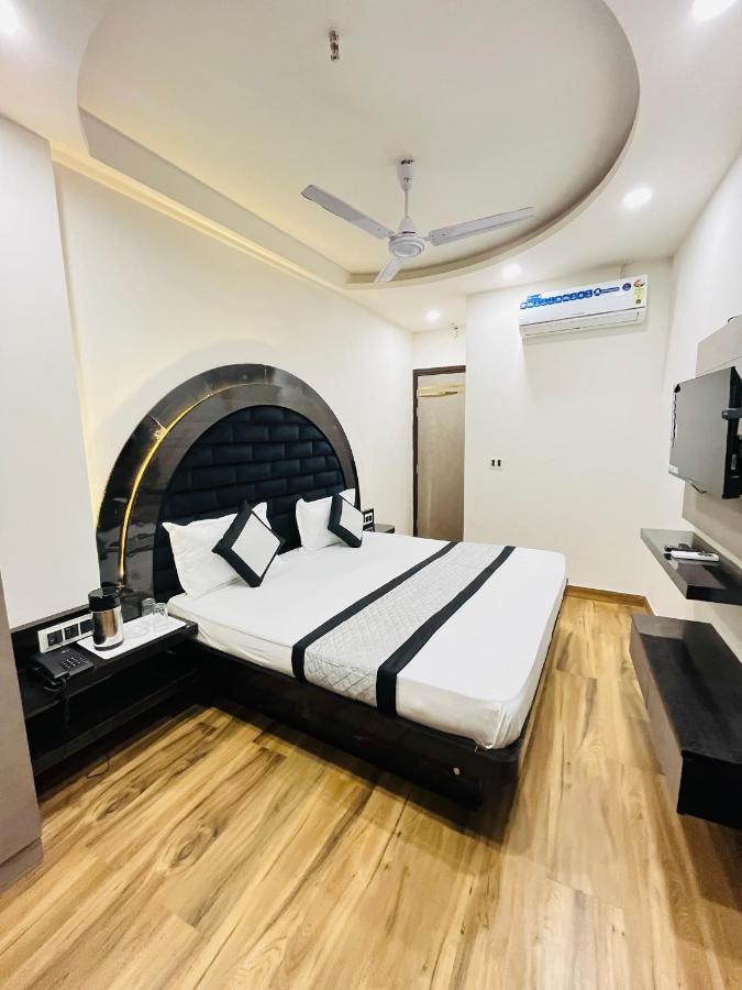 Hotel Red Stone Inn - Near New Delhi Railway Station - Paharganj Екстериор снимка