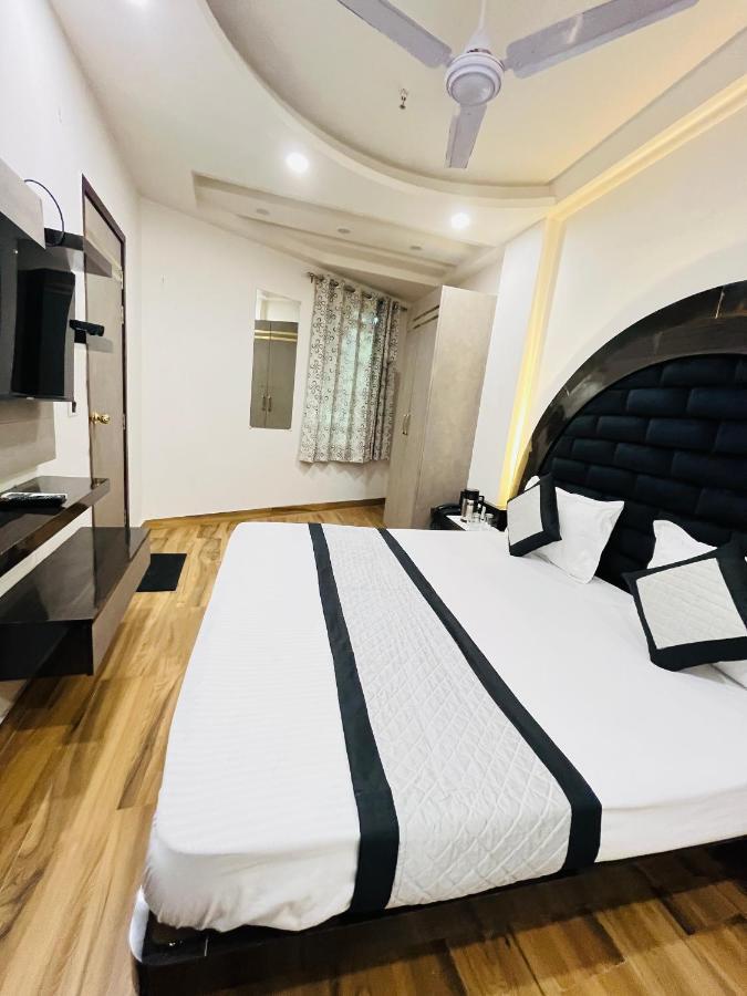 Hotel Red Stone Inn - Near New Delhi Railway Station - Paharganj Екстериор снимка