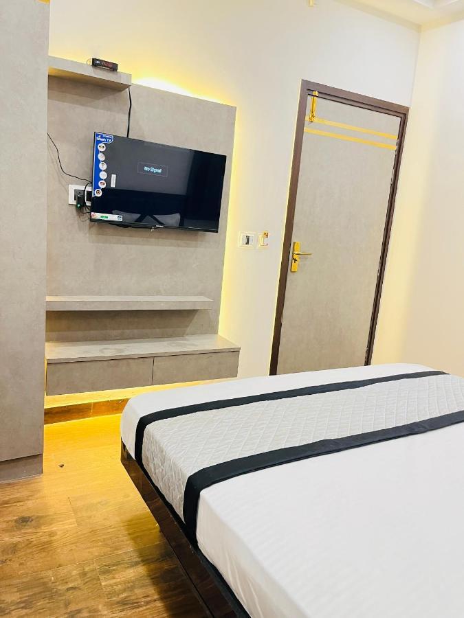 Hotel Red Stone Inn - Near New Delhi Railway Station - Paharganj Екстериор снимка