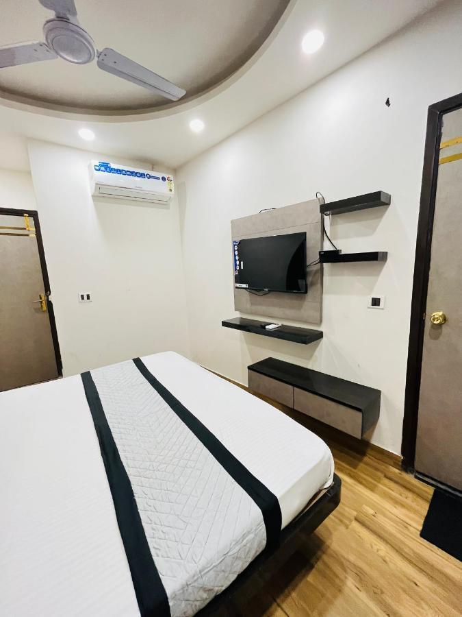 Hotel Red Stone Inn - Near New Delhi Railway Station - Paharganj Екстериор снимка