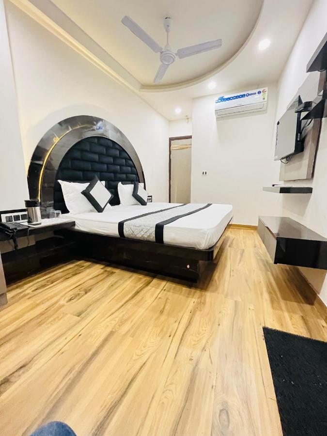Hotel Red Stone Inn - Near New Delhi Railway Station - Paharganj Екстериор снимка