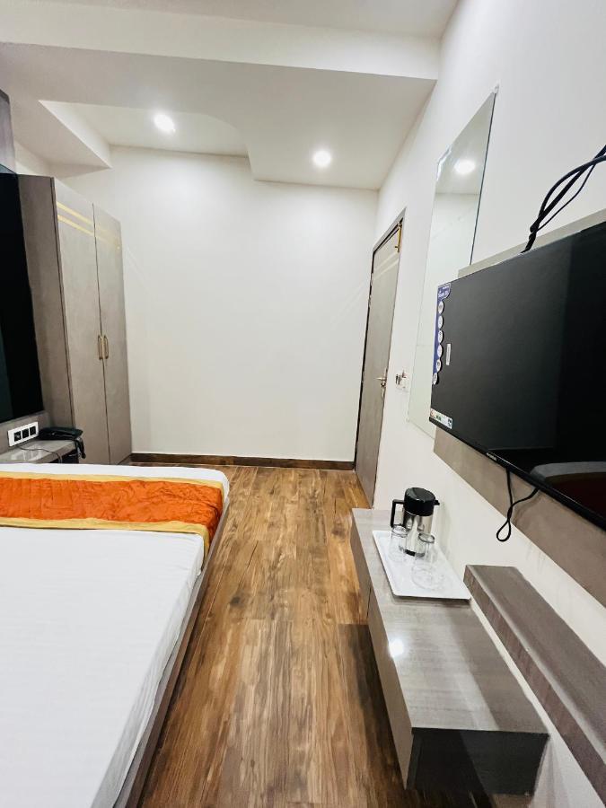 Hotel Red Stone Inn - Near New Delhi Railway Station - Paharganj Екстериор снимка