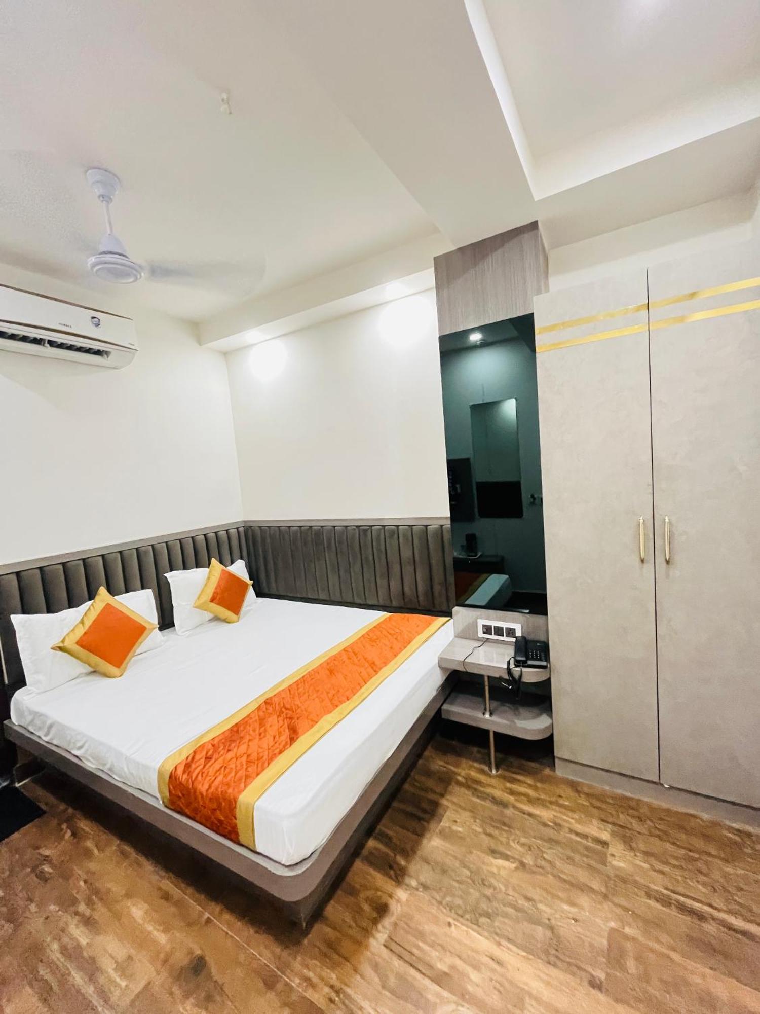 Hotel Red Stone Inn - Near New Delhi Railway Station - Paharganj Екстериор снимка