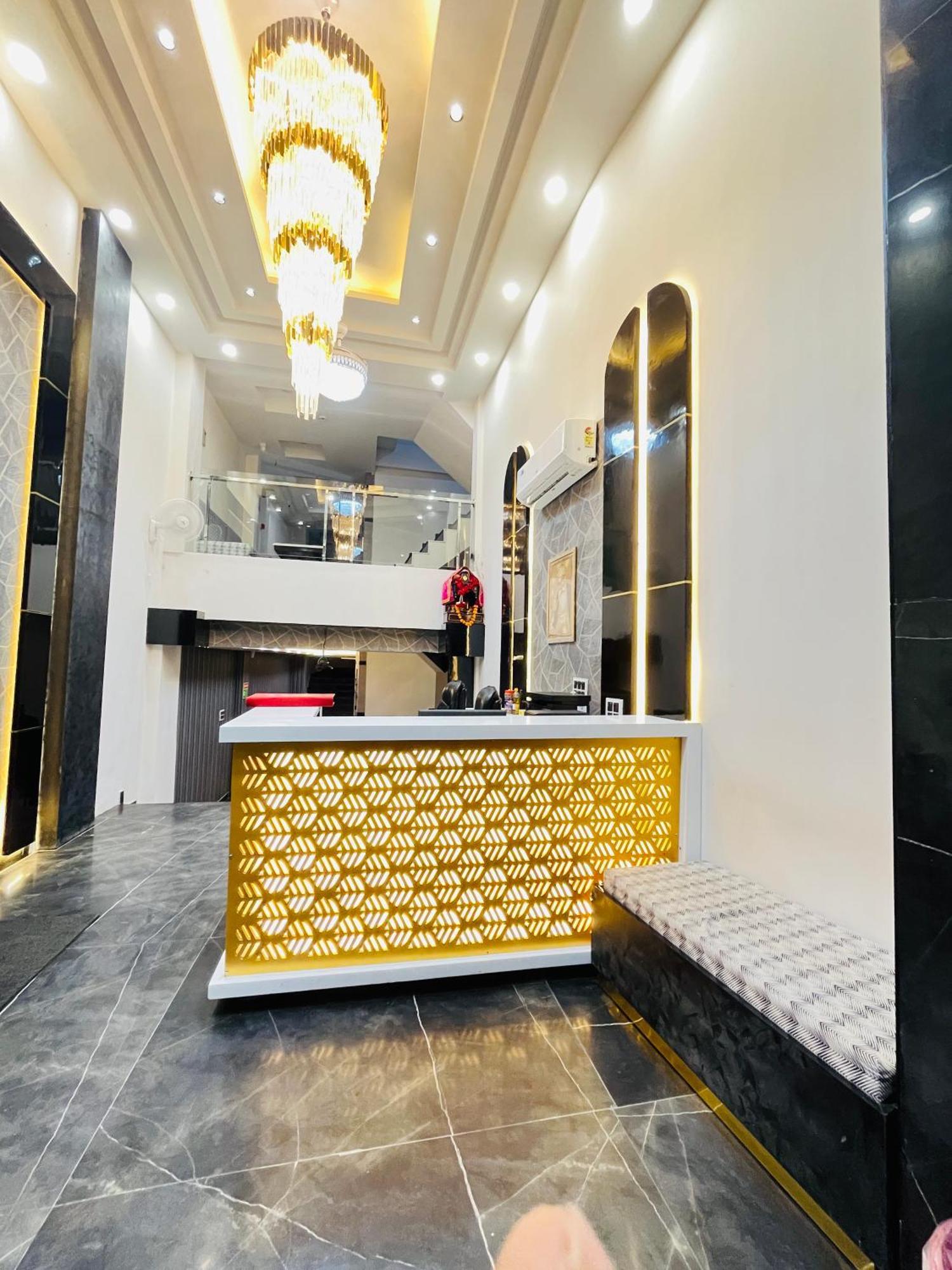 Hotel Red Stone Inn - Near New Delhi Railway Station - Paharganj Екстериор снимка