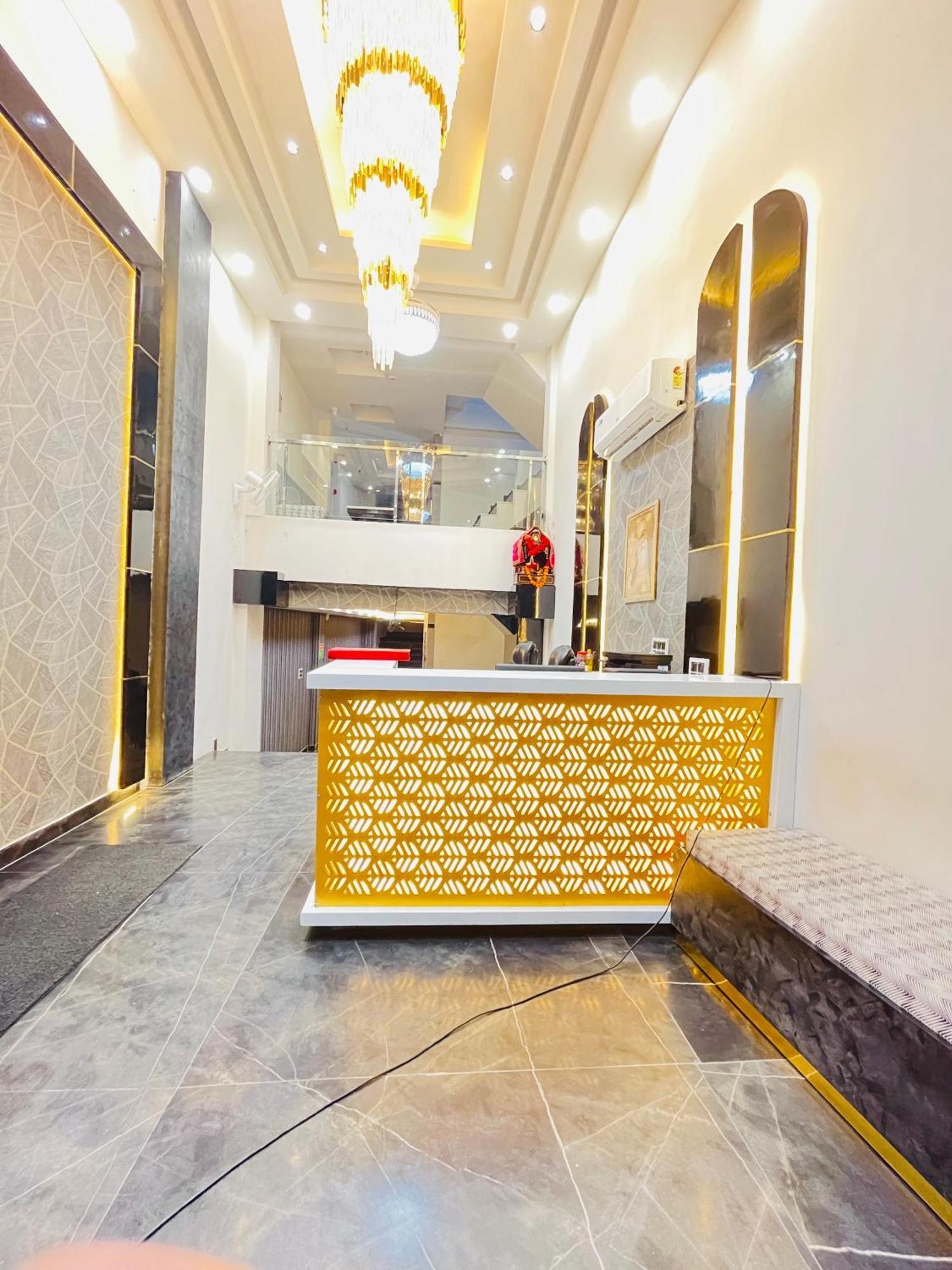 Hotel Red Stone Inn - Near New Delhi Railway Station - Paharganj Екстериор снимка