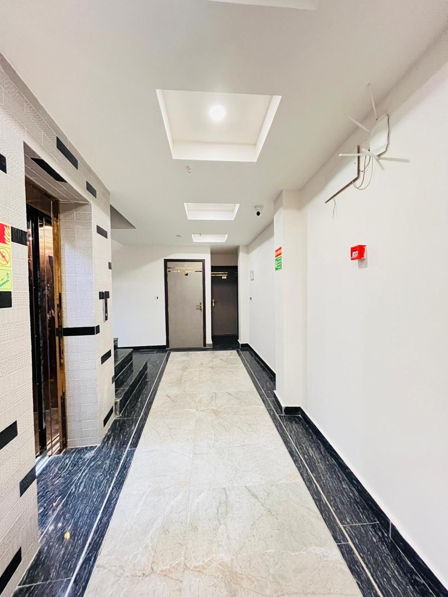 Hotel Red Stone Inn - Near New Delhi Railway Station - Paharganj Екстериор снимка