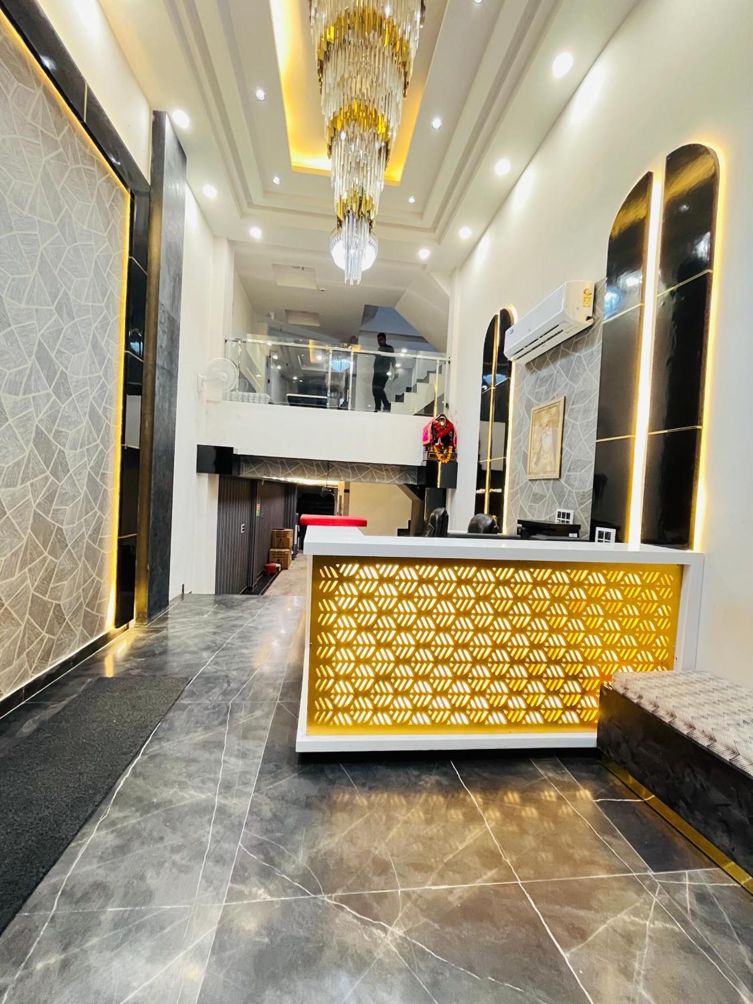 Hotel Red Stone Inn - Near New Delhi Railway Station - Paharganj Екстериор снимка