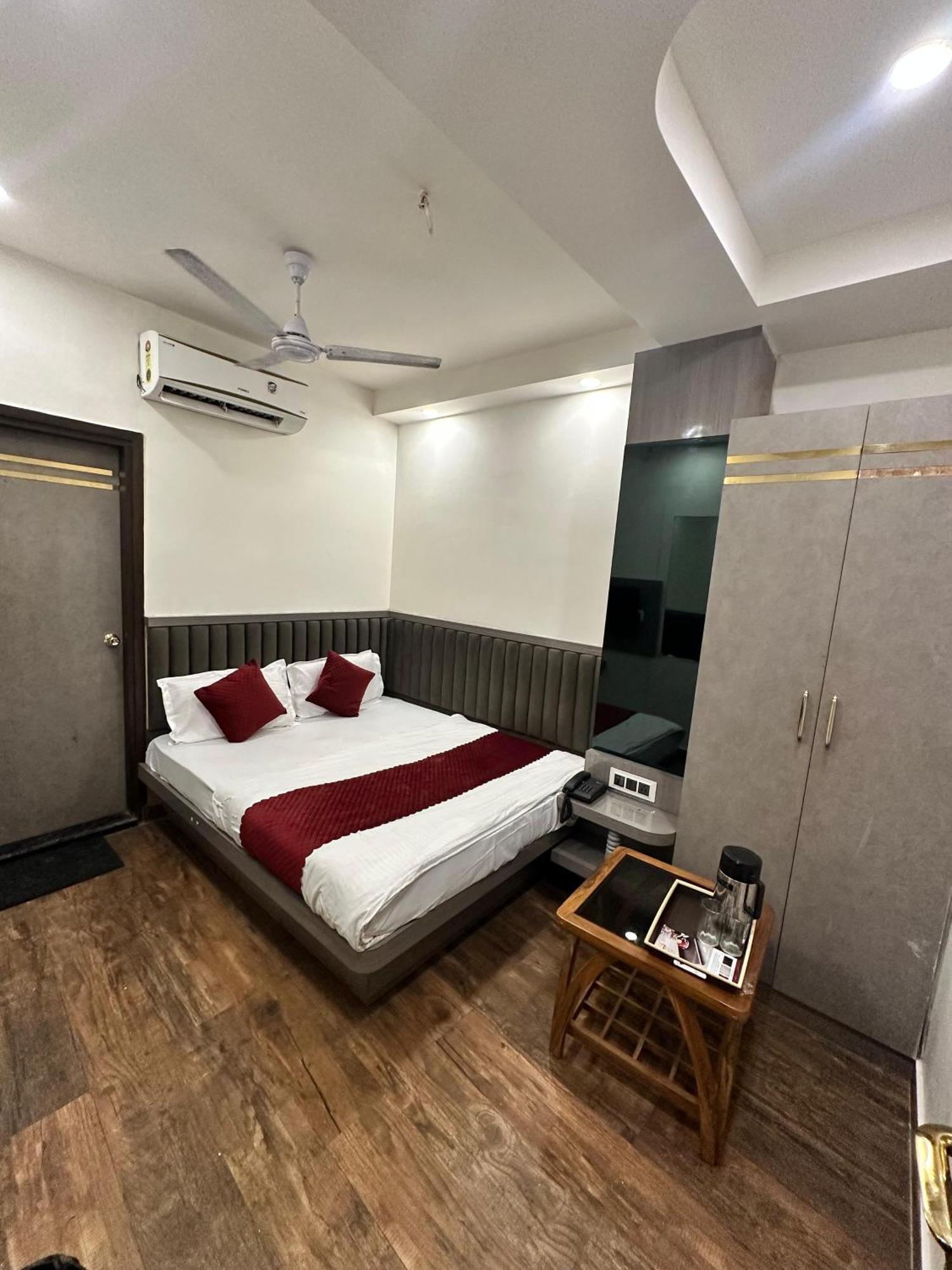 Hotel Red Stone Inn - Near New Delhi Railway Station - Paharganj Екстериор снимка