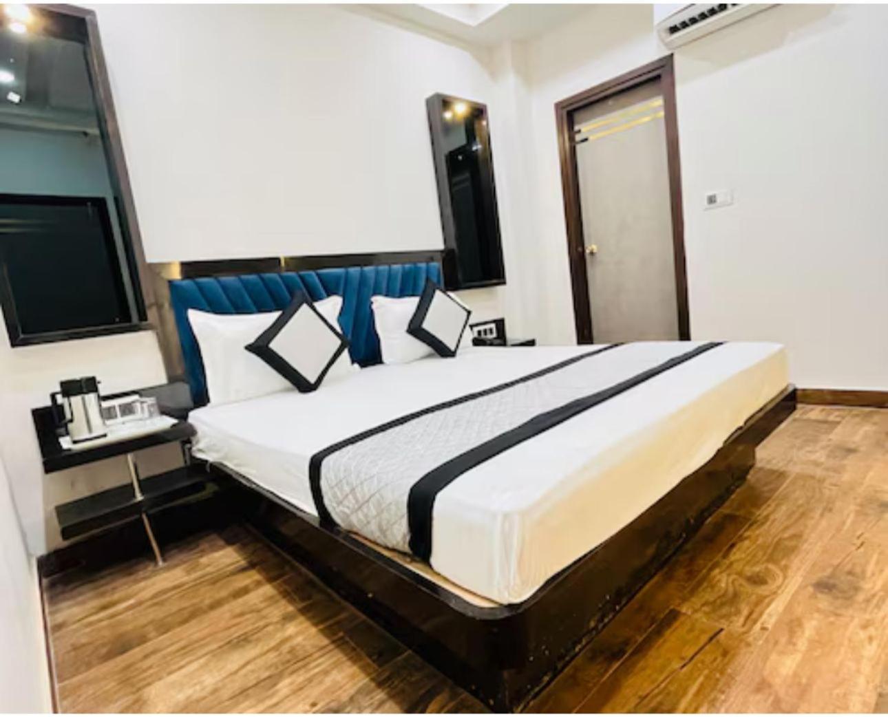 Hotel Red Stone Inn - Near New Delhi Railway Station - Paharganj Екстериор снимка