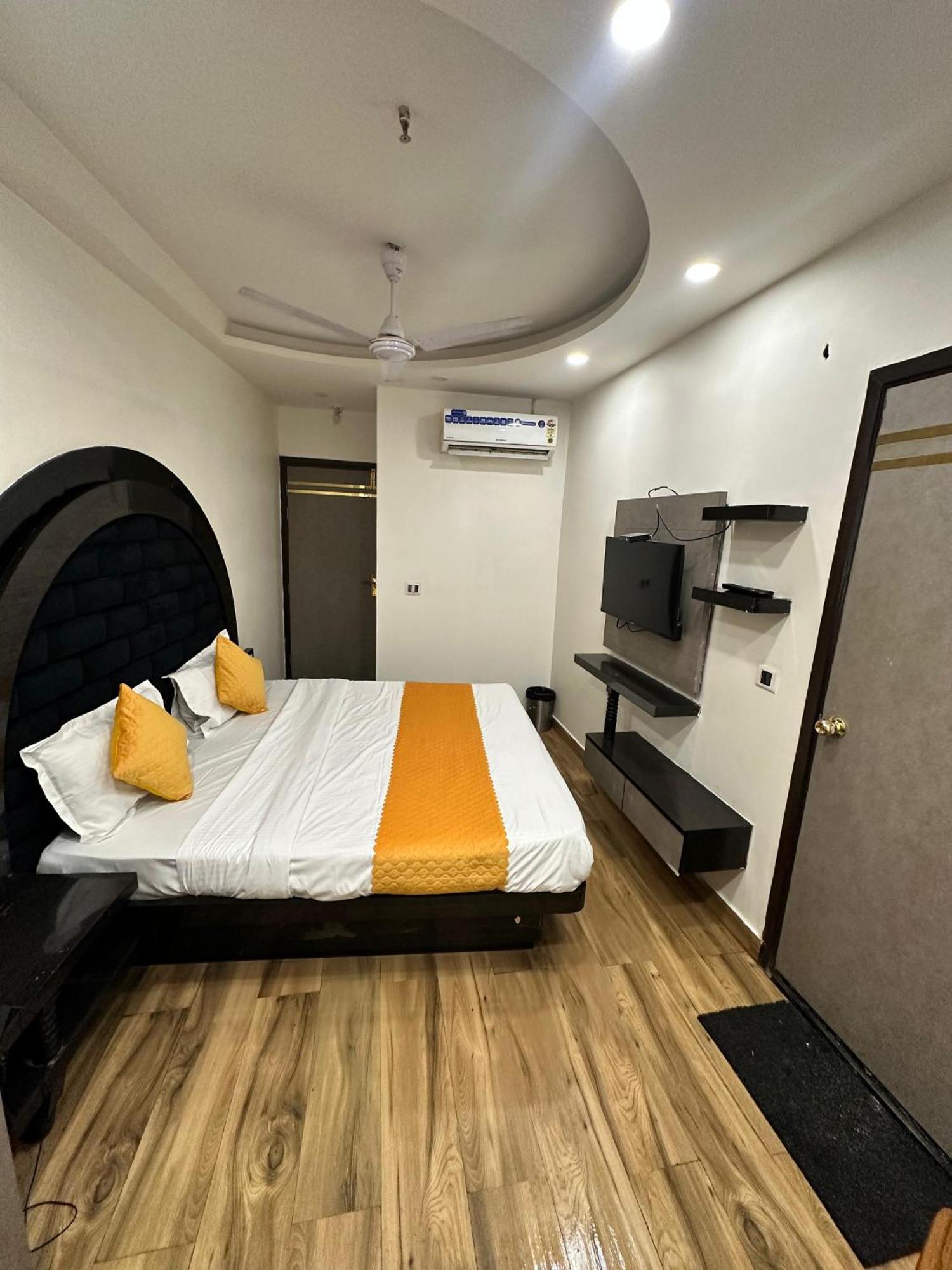 Hotel Red Stone Inn - Near New Delhi Railway Station - Paharganj Екстериор снимка
