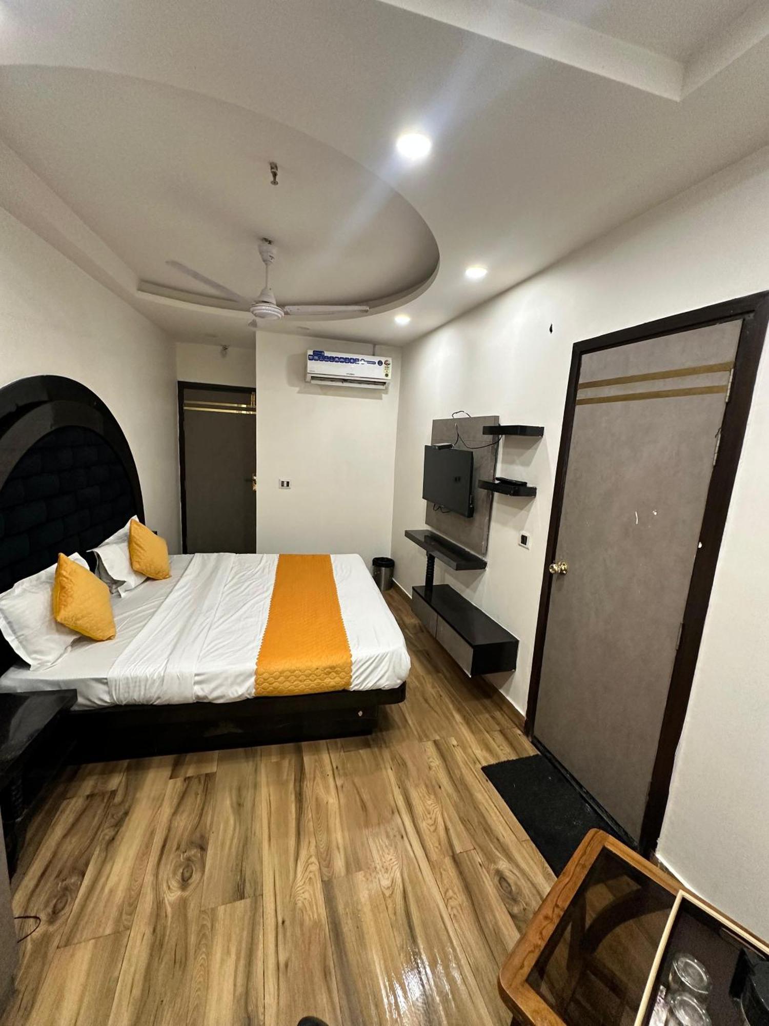 Hotel Red Stone Inn - Near New Delhi Railway Station - Paharganj Екстериор снимка